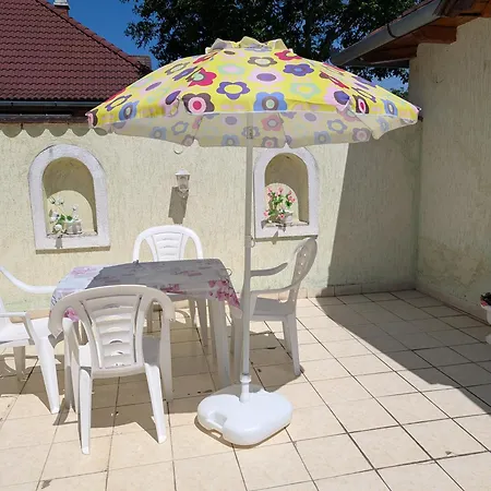 In Siofok-balaton 58140 بيت للعطل